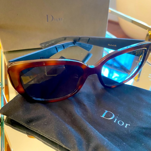 Dior cannage blue / tortoiseshell sunglasses. - Picture 10 of 16